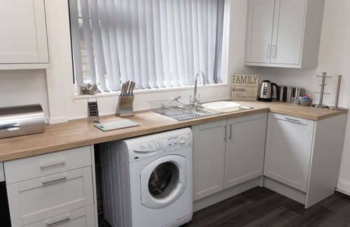 Radcliffe House | Stand up & Shout - Lovely 2 bed property.