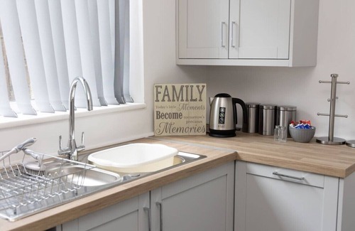 Radcliffe House | Stand up & Shout - Lovely 2 bed property.