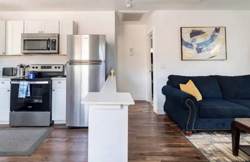 Sandy Cottage | Standalone Cottage - 2Bds/mins to recreation & fun
