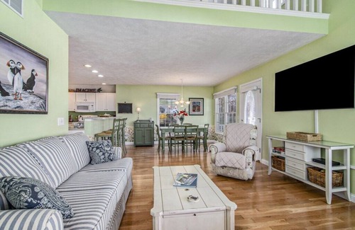 Manistee Cottage | Standalone Harbor Village Cottage at Beach