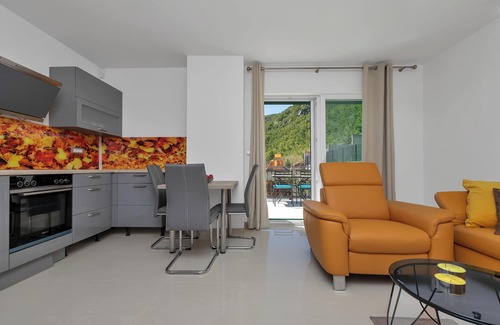 Lovrec House | Standalone luxury Finca in charming Ričice with Pool, Jacuzzi, Outdoor Kitchen