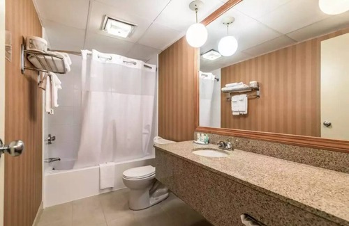 Bangor House | Standard 2 Queen Beds Room