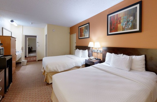 Bangor House | Standard 2 Queen Beds Room
