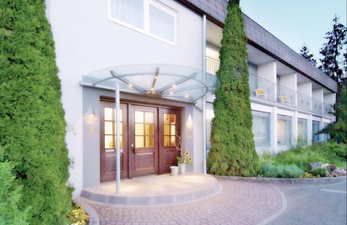 Bodelshausen Apartment | Standard double room, bath/shower and WC