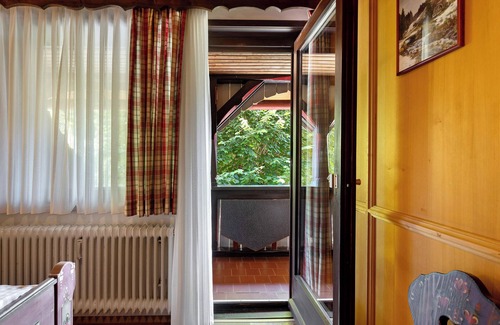 Tennenbronn Apartment | Standard 'Double Room 1' with Shared Garden, Balcony and Wi-Fi
