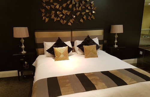 Yeovil Bed & Breakfast | Standard Double Wet room Disabled access Room at The Keep