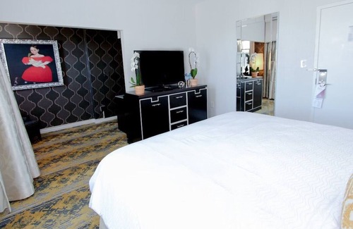 Kalorama Heights Hotel | Standard King, Churchill Hotel, Business Center, Dupont Circle Proximity