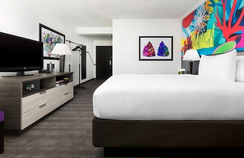 Lower Allston Hotel | Standard King Room at Studio Allston Hotel