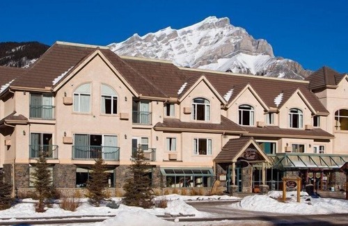 Banff Apartment | Standard King Room in Banff with Air-Conditioning