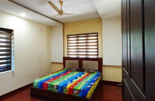 Kodungallur Apartment | Standard One Room Double-Bed Apartment with Fan