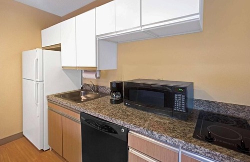 Altamonte Springs Apartment | Standard Queen Room Near Sanlando Park ORL