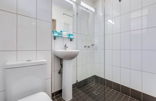 Darwin City Centre Hotel | Standard Queen Room