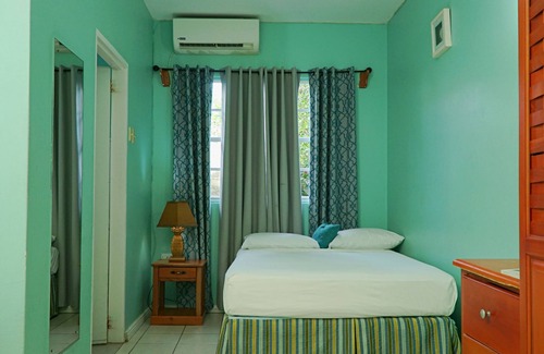 Buccoo Hotel | Standard room at Bellissimo