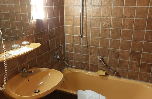 Laudenbach Cottage | Standard Room Double Bed Nr. 3 - Goldner Engel, Restaurant - Hotel - Butcher