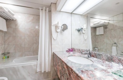 Al Danah Apartment | Standard Room Near Capital Park By E R