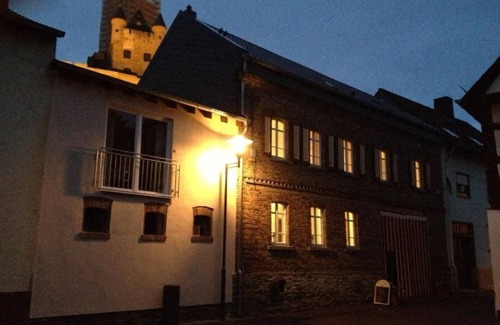 Burgschwalbach Bed & Breakfast | Standard triple room 1 (room 1) - Gästehaus Auszeit