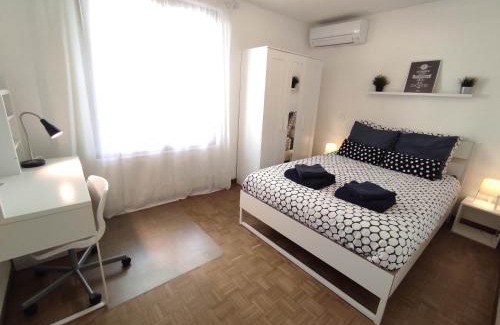 La Villette Apartment | Standing, 3 chambres, clim et garage priv proche Panier et Terrasses Port