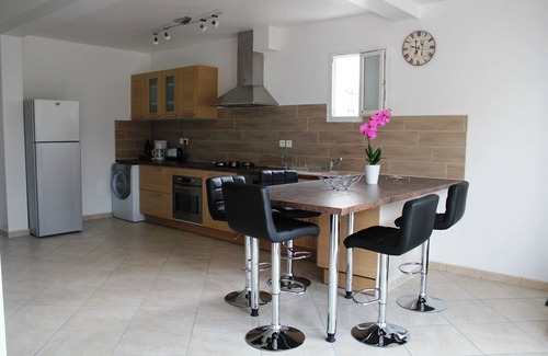 Eccica-Suarella Apartment | STANDING in F3 BOTTOM OF VILLA, 5 minutes BEACHES