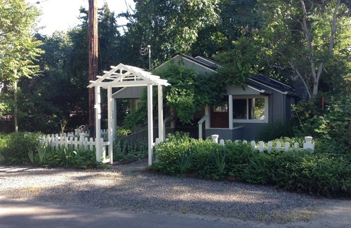 Jacksonville Cottage | Standish Cottage is Creekside