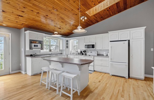 York House | Stanhope - 3bed/2bath Waterview rental & A/C