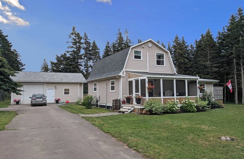 Stanhope House | Stanhope Vacation House – Walk to the beach!