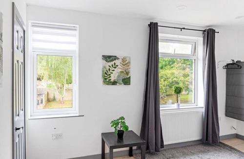 Corby House | Stanion Lane Luxurious 3 Bedroom Modern House Northamptonshire.