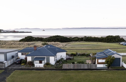 Stanley House | Stanley Beach House with Stunning Views of the Nut!