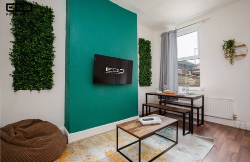 Kirkdale House | Stanley House ★ 7 doubles! ★ Parking! ★ City Links