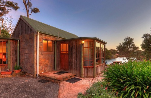 Stanley Cottage | Stanley Lakeside Spa Cabins