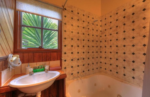 Stanley House | Stanley Lakeside Spa Cabins