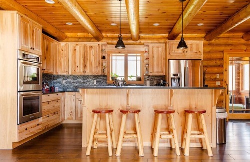 Windham Cabin | Stanley's Mountain Getaway · 5 Min to Skiing | Hot Tub | Fire Pit | Games | Bar