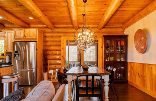 Windham Cabin | Stanley's Mountain Getaway · 5 Min to Skiing | Hot Tub | Fire Pit | Games | Bar