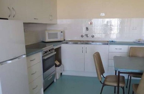 Dalrymple Hotel | Stansbury Holiday Motel