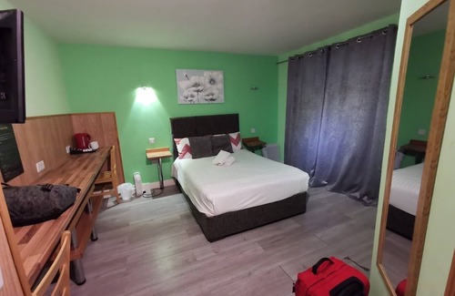 Takeley Street Bed & Breakfast | Stansted Airport Lodge