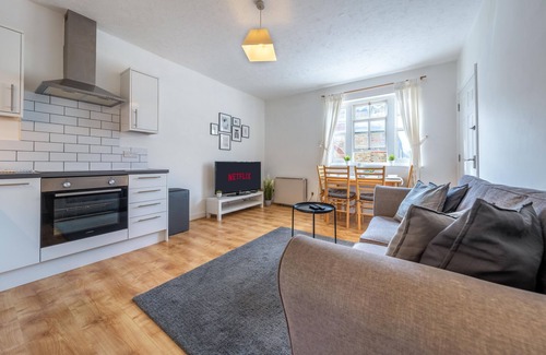 Bishop's Stortford Apartment | Stansted Airport & Bishops Stortford Town Centre Professional Apartment