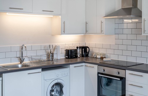 Bishop's Stortford Apartment | Stansted Airport & Bishops Stortford Town Centre Professional Apartment