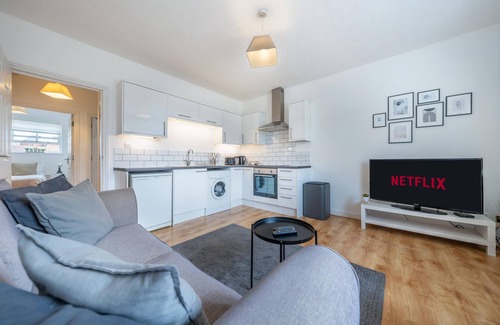 Bishop's Stortford Apartment | Stansted Airport & Bishops Stortford Town Centre Professional Apartment