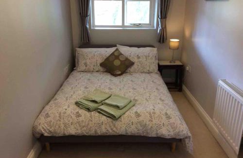 Stansted Apartment | Stansted spacious 2-bed apartment, easy access to Stansted Airport & London