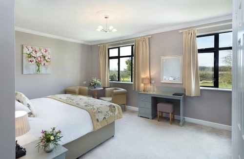 Stanton St Quintin Hotel | Stanton Manor Hotel