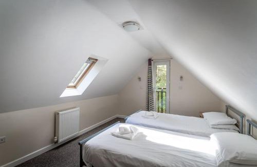 Farley House | Stanton, woodland lodge with hot tub for 14
