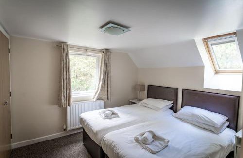 Farley House | Stanton, woodland lodge with hot tub for 14