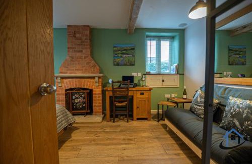 Twywell Apartment | Stanwick Studio, cosy country studio, sleeps 4, parking, wifi