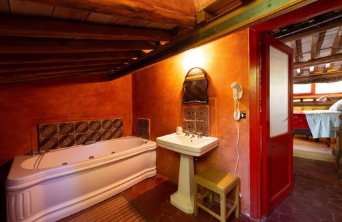 Ronciglione House | Stanza Mumbai