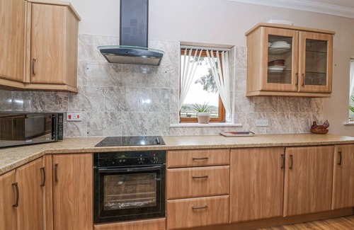 New Forest District House | STAPLETON FARM BUNGALOW, pet friendly, with a garden in Alderholt