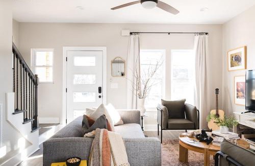 Talbot's Corner Apartment | Stapleton McGraw by AvantStay 2 Units Sleeps 16 Spacious Home in Nashville