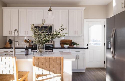 Talbot's Corner Apartment | Stapleton McGraw by AvantStay 2 Units Sleeps 16 Spacious Home in Nashville