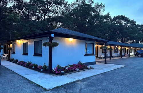 Indian River Apartment | Star Gate Motel Room 1, Indian River, MI