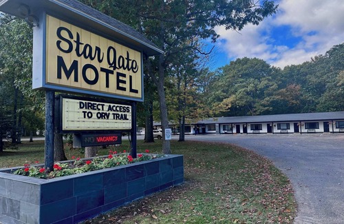 Indian River Apartment | Star Gate Room 2 - The Marie Webster Room