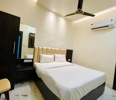 Aligarh Hotel | STAR INN
