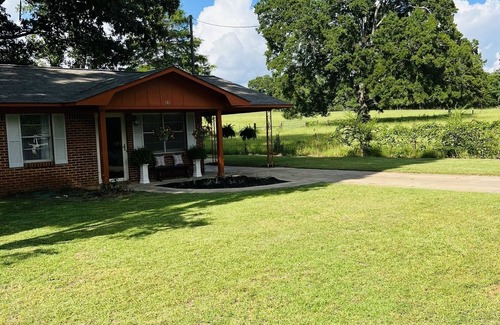 Ackerman House | Star Meadows - 3 Bedroom Beautiful Home near Starkville, MS